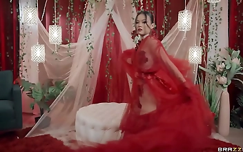 Lulus Lair of Lust - Lulu Chu may not be pertinent to the content of the video and the title may need a refurbish