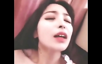 Discover the Alluring Peachy Ass of This Captivating Girlfriend